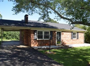 1118 Hickory Tree Ln, King, NC 27021