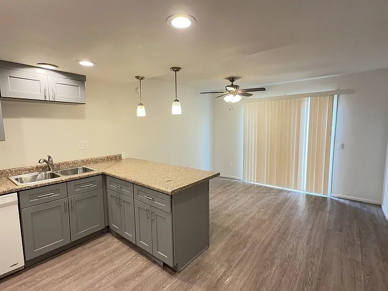 4418 N 53Rd Ln — Photo 1