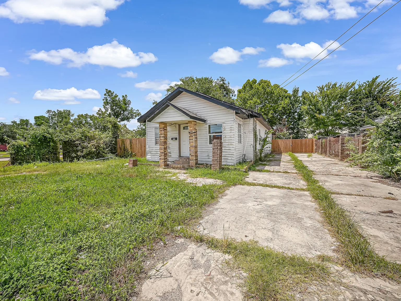 3 bed, 1360 sqft, $1,500 — Photo 1