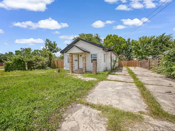 522 N Main St, Highlands, TX 77562