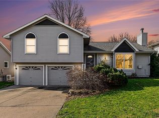 304 Mesa Dr, Smithville, MO 64089