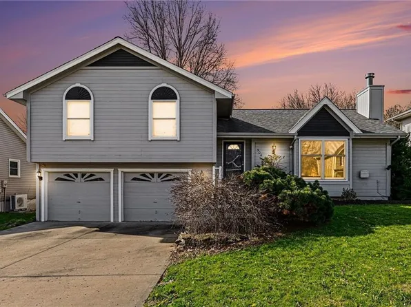 304 Mesa Dr, Smithville, MO 64089