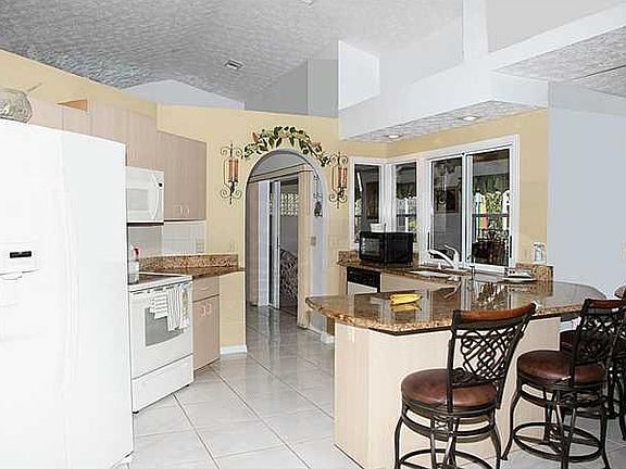3rd image of 2834 SW South Calabria Cir