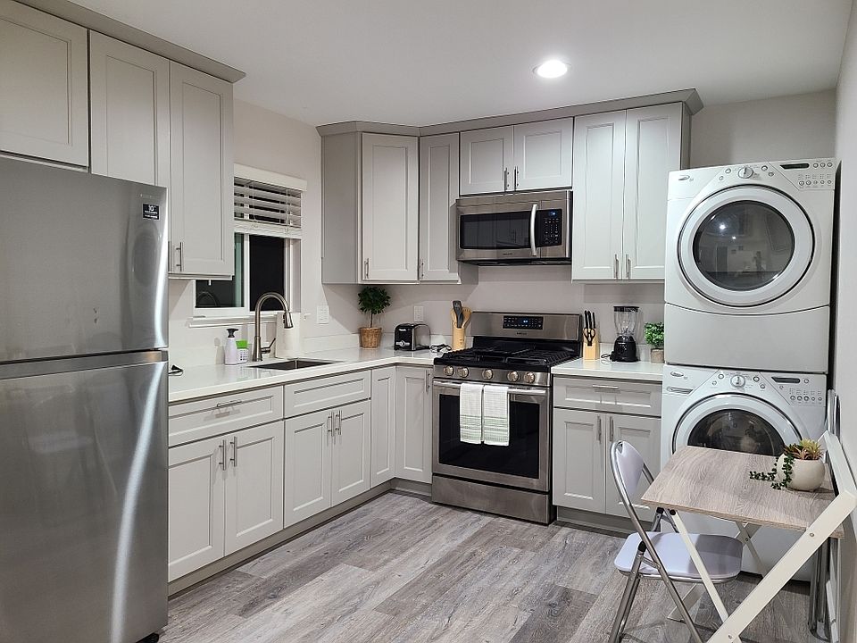 1st image of 392 Menker Ave #2