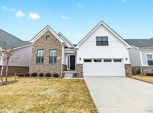 5541 Helmsdale Blvd, West Bloomfield, MI 48322