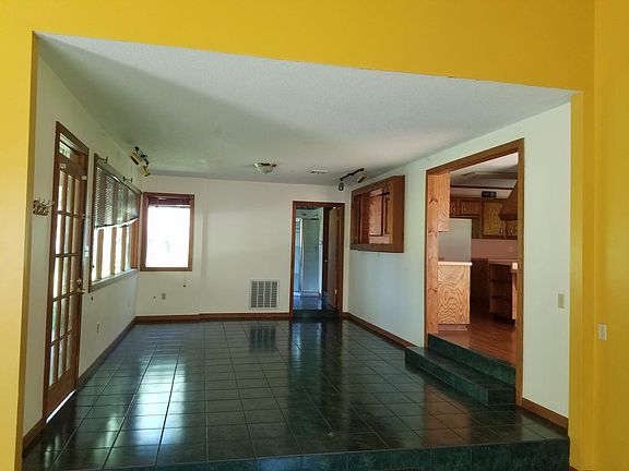 2nd image of 4045 Oakland Dr
