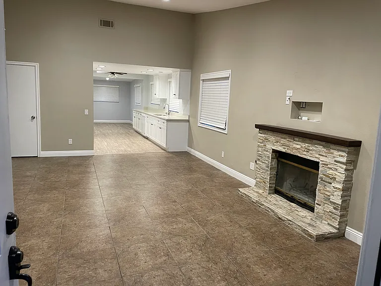 37613 Barrinson St — Photo 12