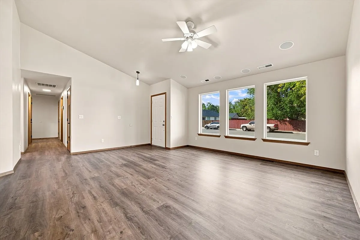3 bed, 1632 sqft, $2,200 — Photo 4