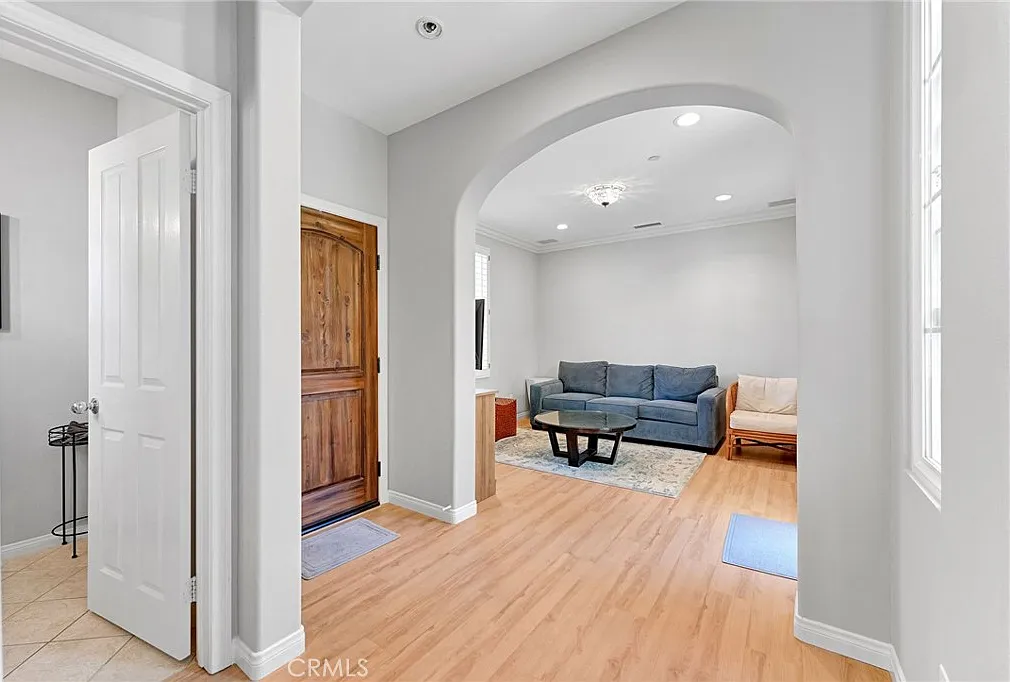 2 bed, 2.5 bath, 1116 sqft, $4,550 — Photo 3