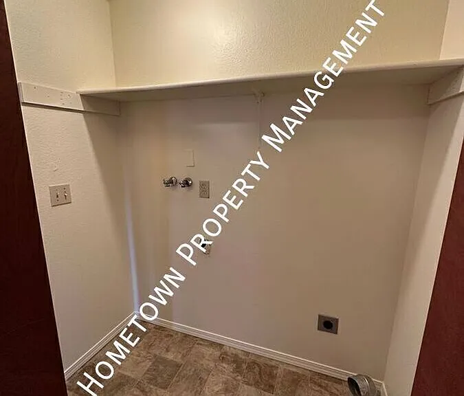 717 Lucerne Ln SE — Photo 9