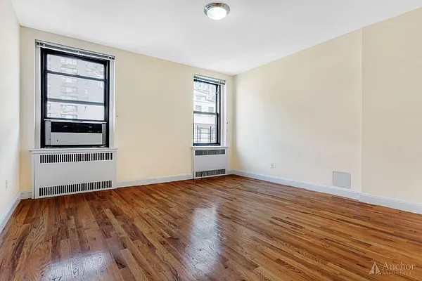 Rented by Anchor Associates | media 4