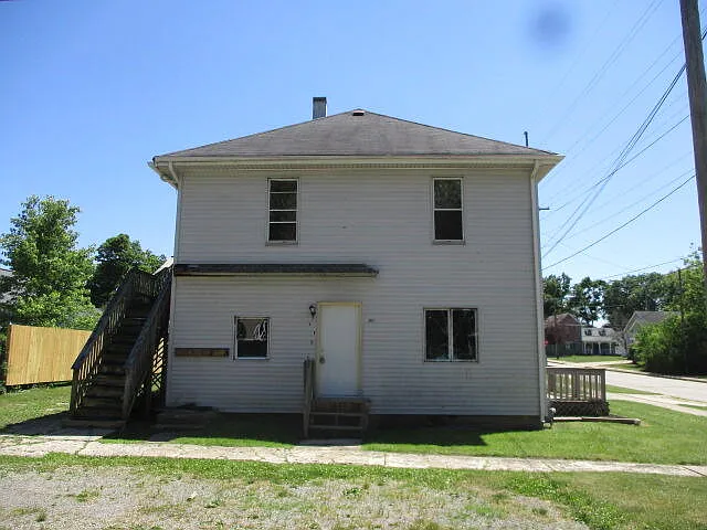 202 Poplar St photo 1