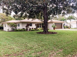 1729 Laurie Ln, Belleair, FL 33756
