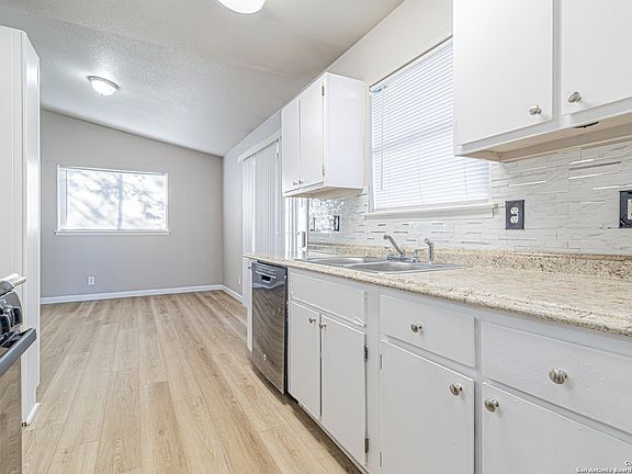 3rd image of 6134 Cedar Valley