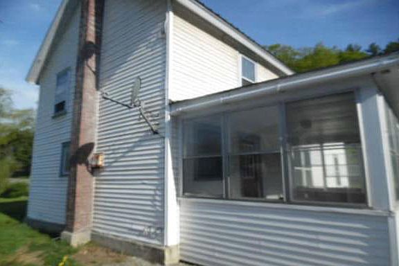 2nd image of 415 Lower Main St W