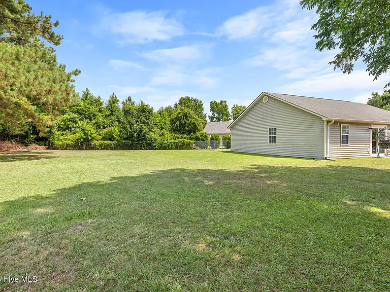 211 Clydesdale Ct — Photo 26