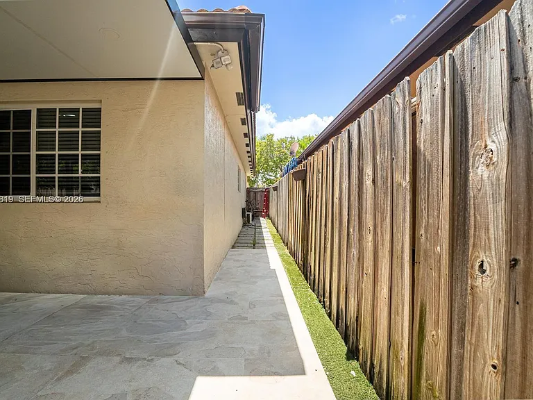 2721 NE 42nd Ave — Photo 17