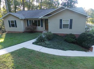 1422 Crestwood Dr, Louisville, TN 37777