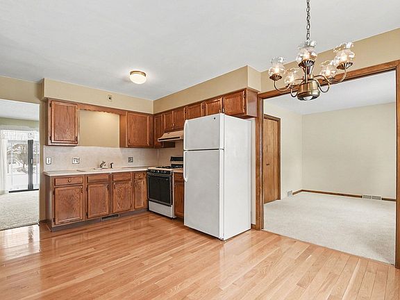 5th image of 8532 Elkwood Dr SW