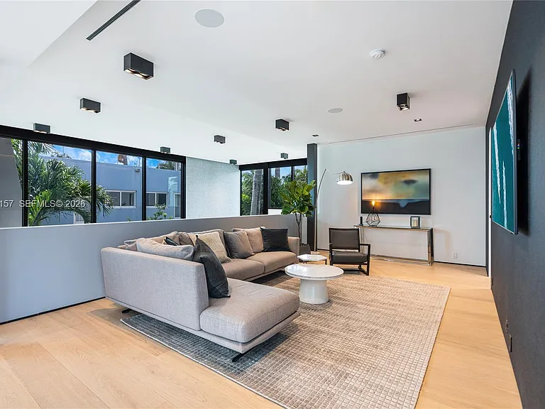 1369 N Venetian Way — Photo 49