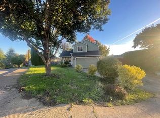 1009 E Southview Heights Dr, La Center, WA