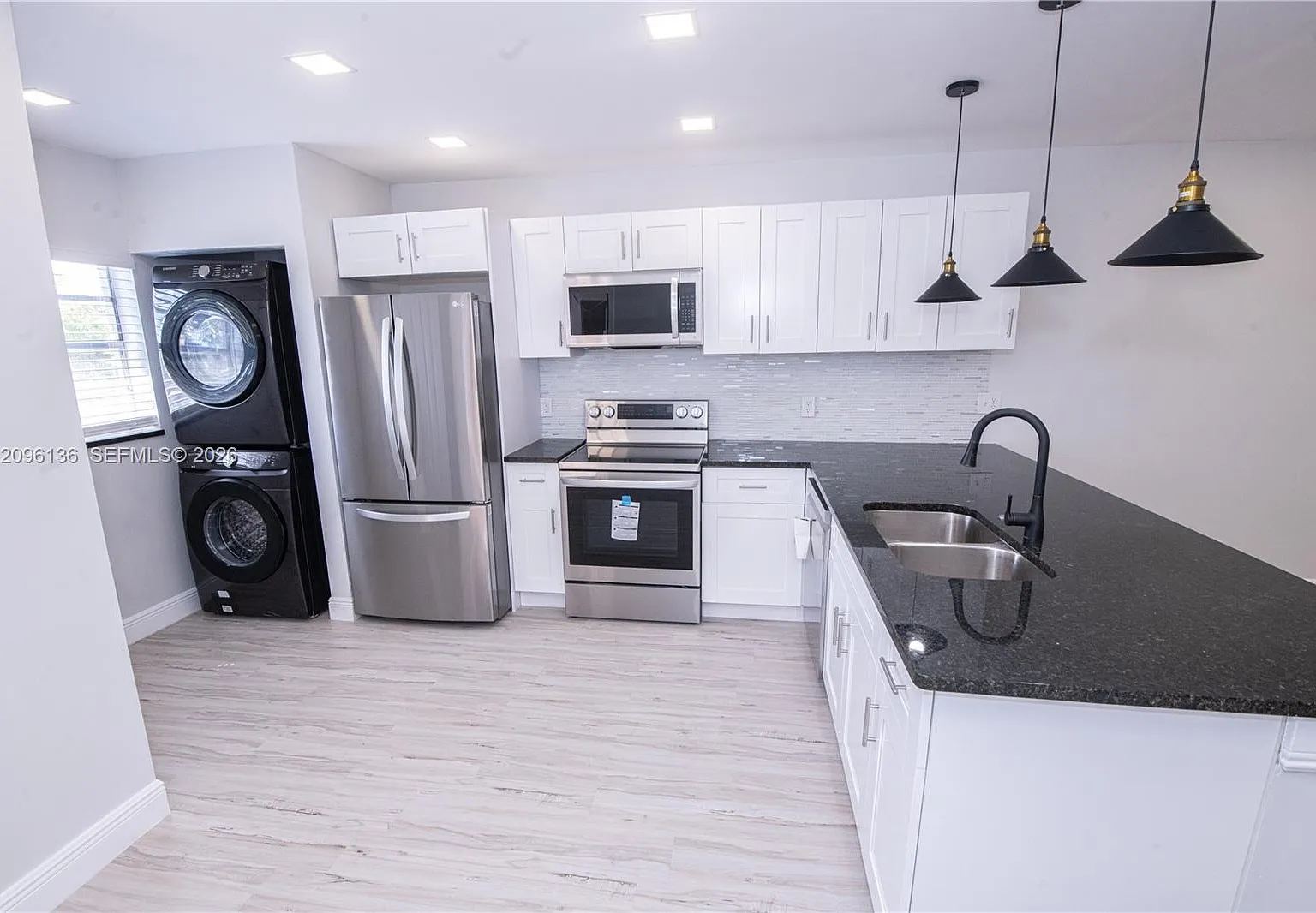 Lago Del Rey Condo — Photo 3