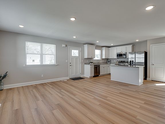 4th image of 3917 Birmingham Dr