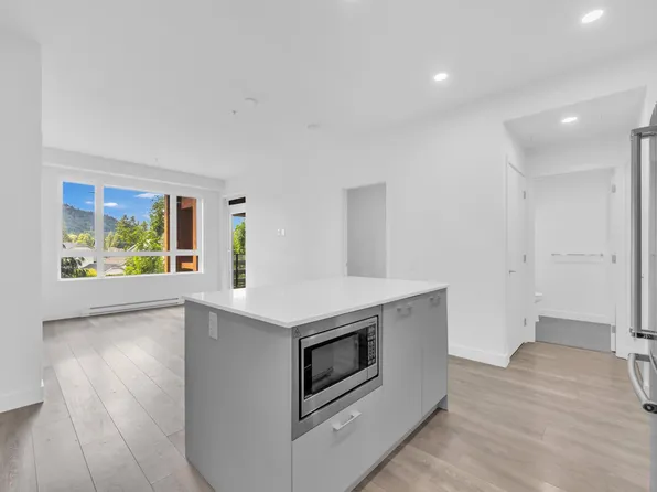 735 Anskar Ct #213, Coquitlam, BC V3J 0L7