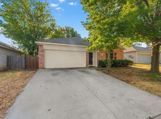 3933 Parkhaven Dr, Denton, TX 76210