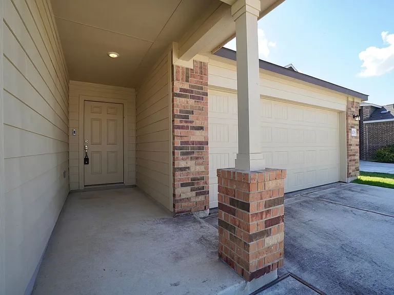 10709 Steinbeck Dr — Photo 3