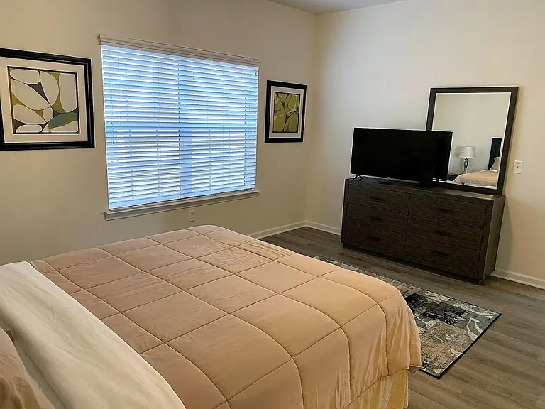 Towne Center Apartments — Photo 68