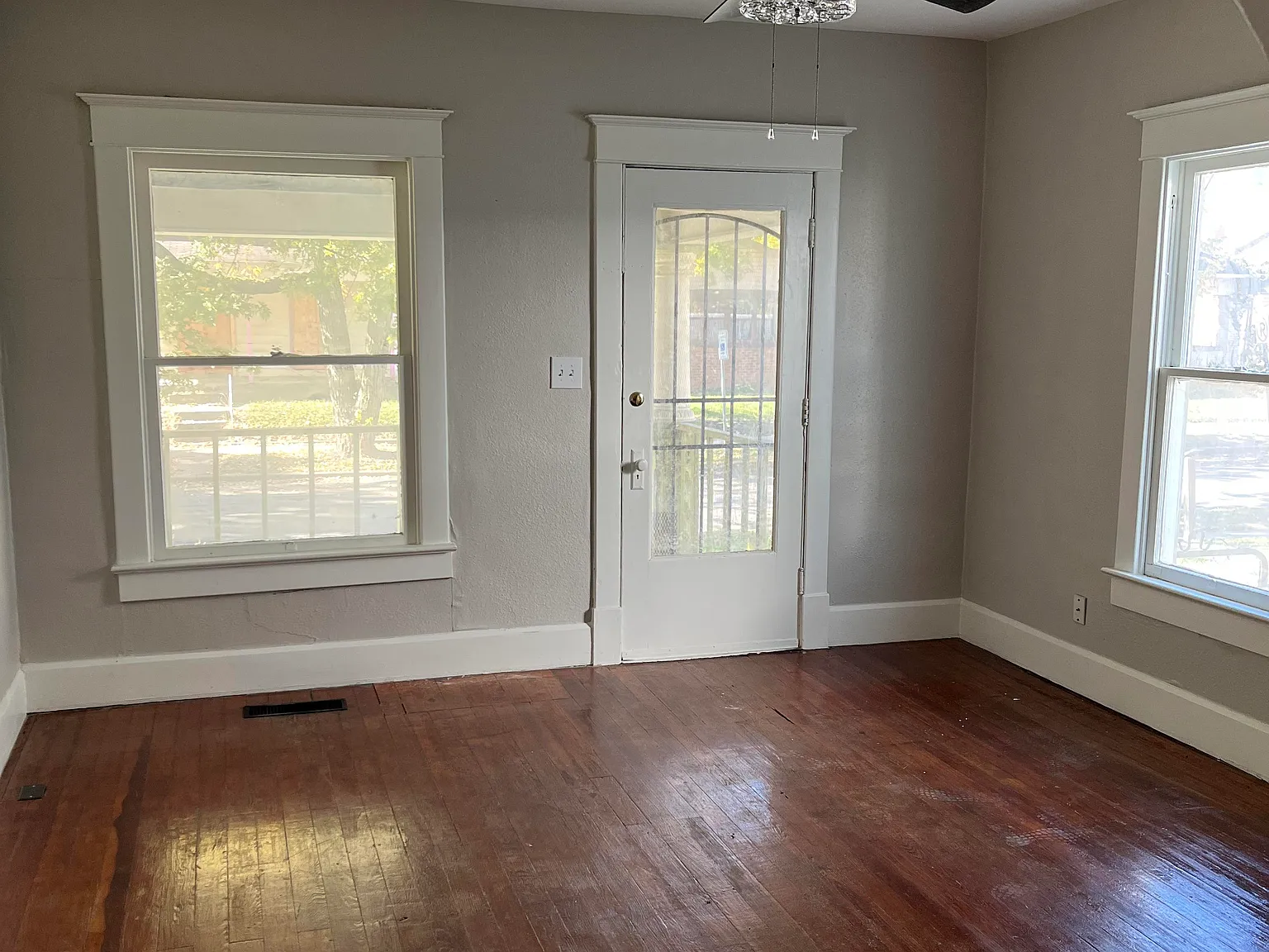 3 bed, 1.5 bath, 991 sqft, $1,450 — Photo 3