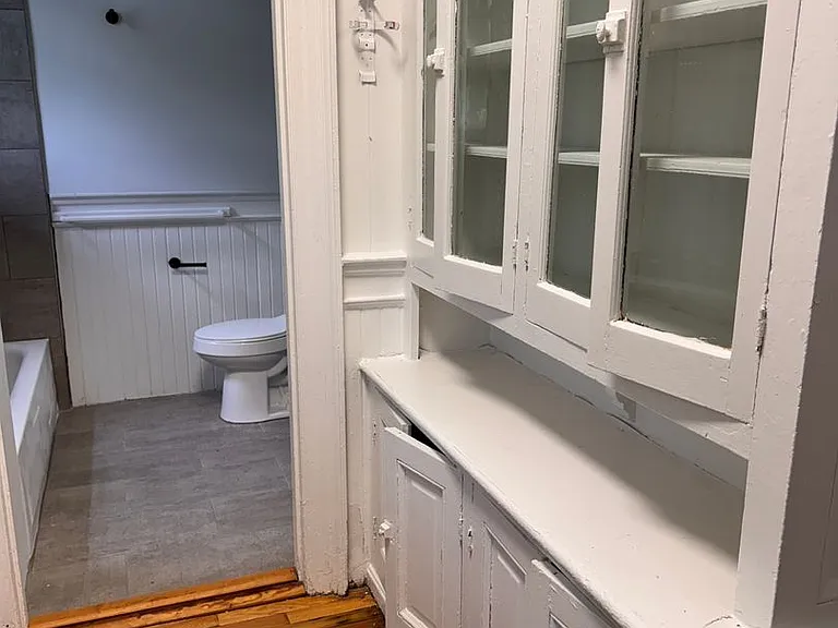 1308 Clay St — Photo 13