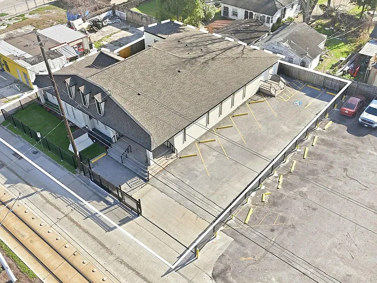 3911 Fulton St — Photo 38
