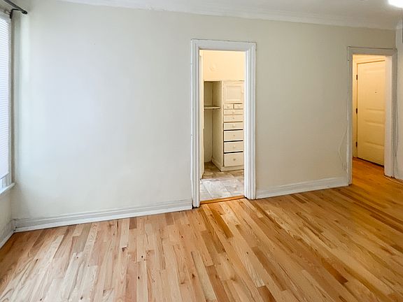 3rd image of 540 1/2 W Briar Pl #8D