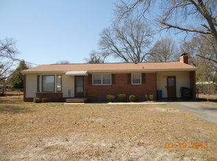 2156 Redstone Dr, Fayetteville, NC 28306