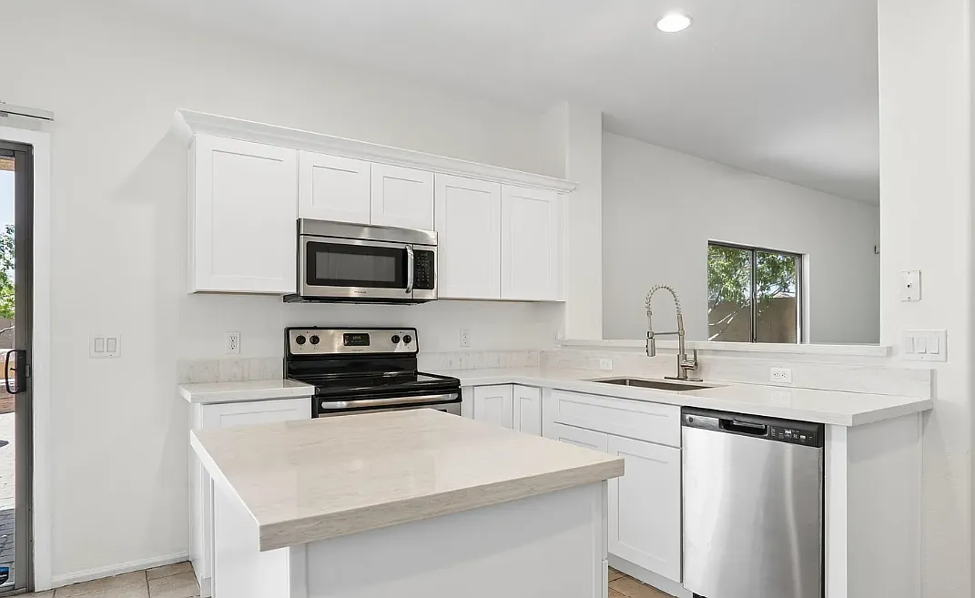 4 bed, 2.5 bath, 2349 sqft, $2,650 — Photo 3