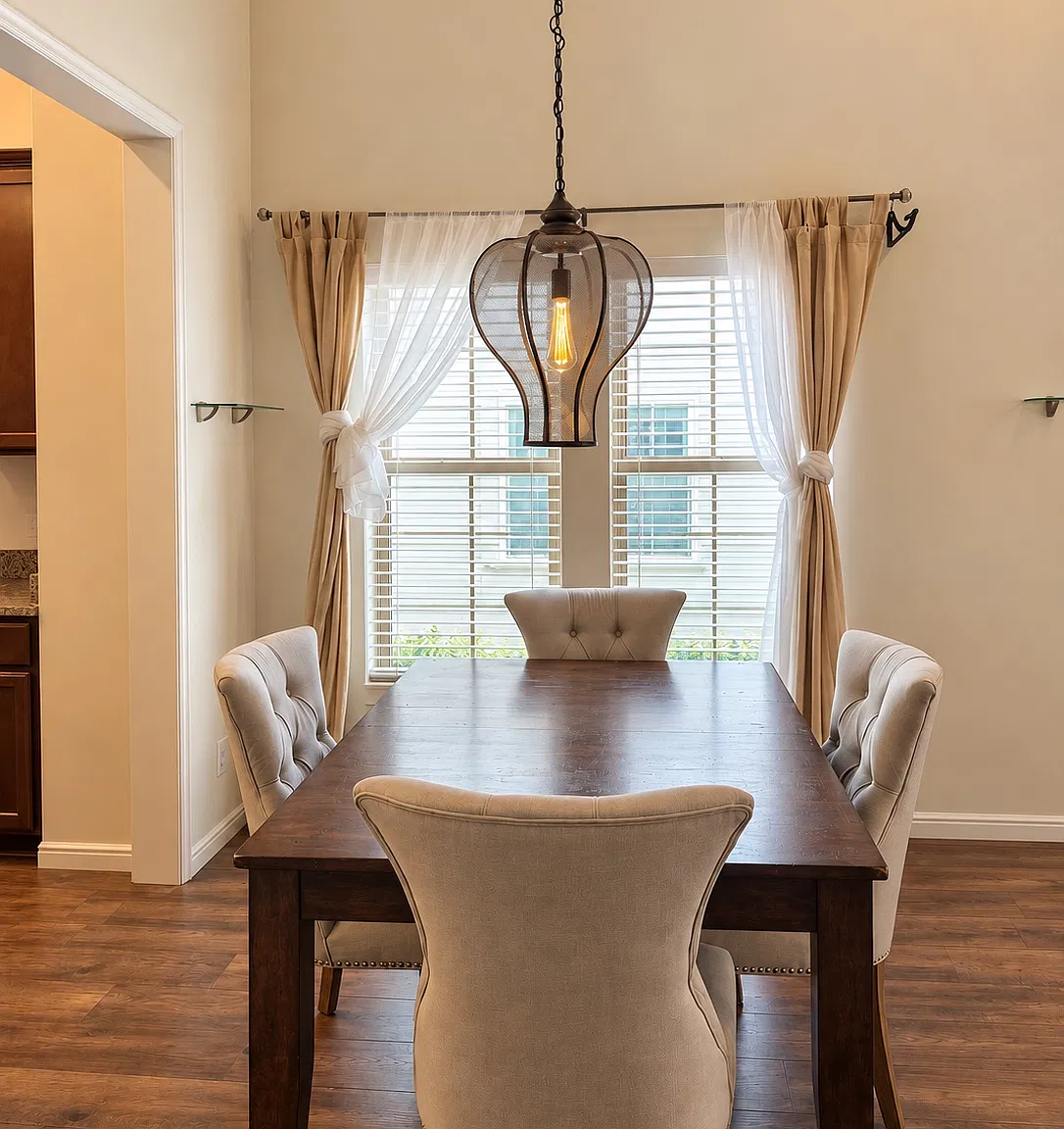4 bed, 2500 sqft, $3,200 — Photo 4