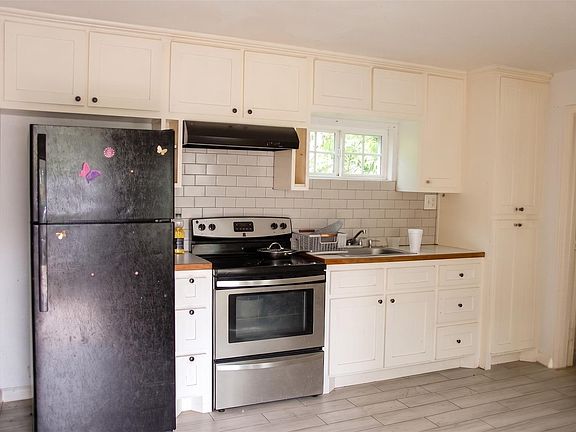 3rd image of 806 Granville Dr