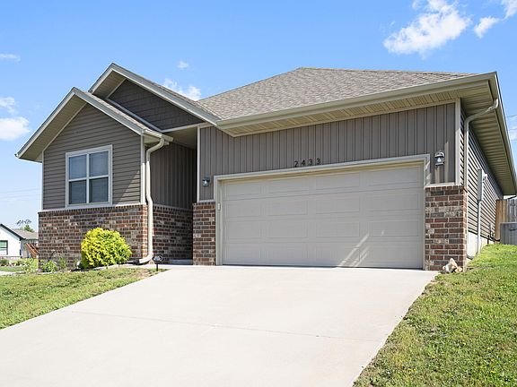 3rd image of 2433 W Twin Lakes Drive