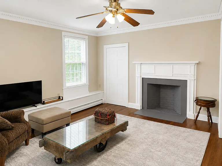 562 Amity Rd #D — Photo 2