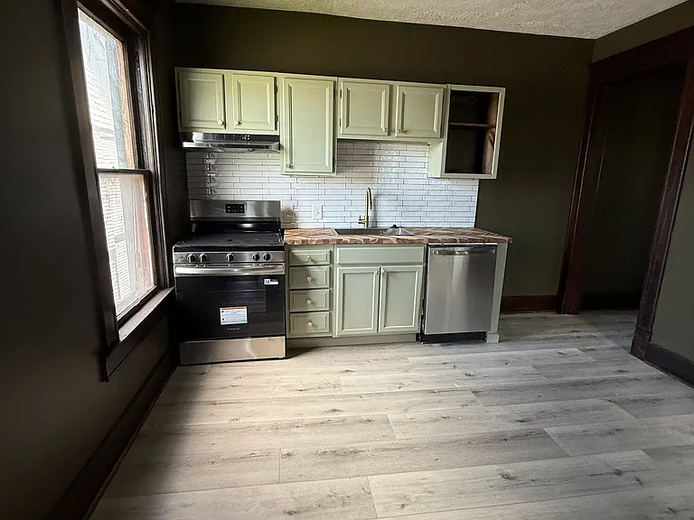 2060 Central Ave #2 — Photo 7