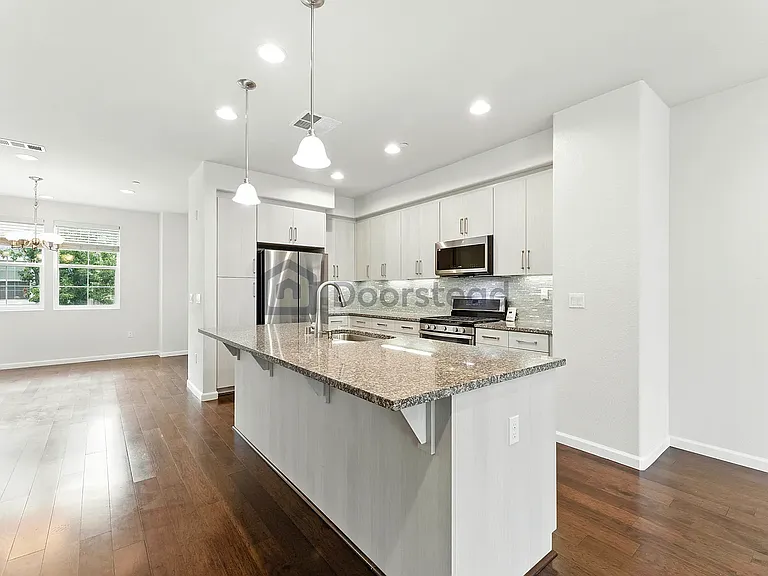 801 Jetty Dr — Photo 8