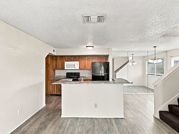 4th image of 9803 Walnut St