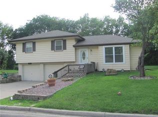 326 Highland Rd, Lansing, KS 66043