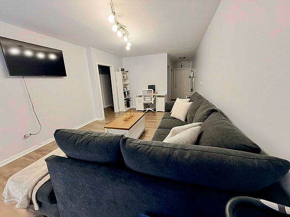 5th image of 425 S Wesley Ave #102