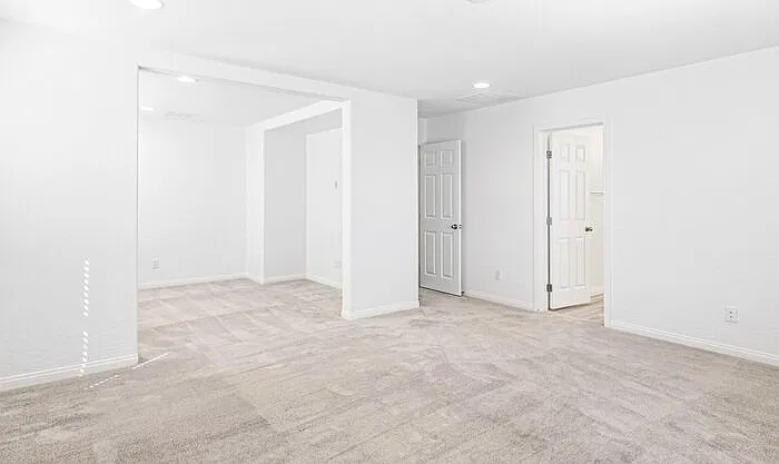 4 bed, 2.5 bath, 2240 sqft, $3,000 — Photo 3