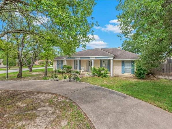 107 Redmond Dr, College Station, TX 77840