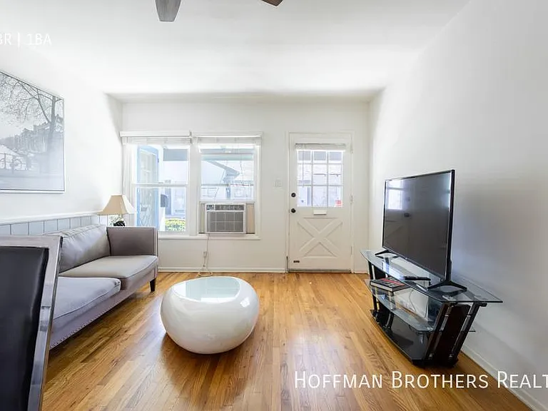 12427 1/2 Chandler Blvd #12427-1/2 — Photo 3