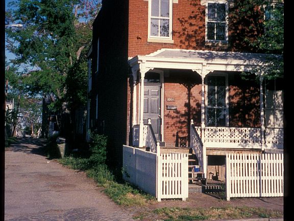 3rd image of 106 1/2 S Pine St